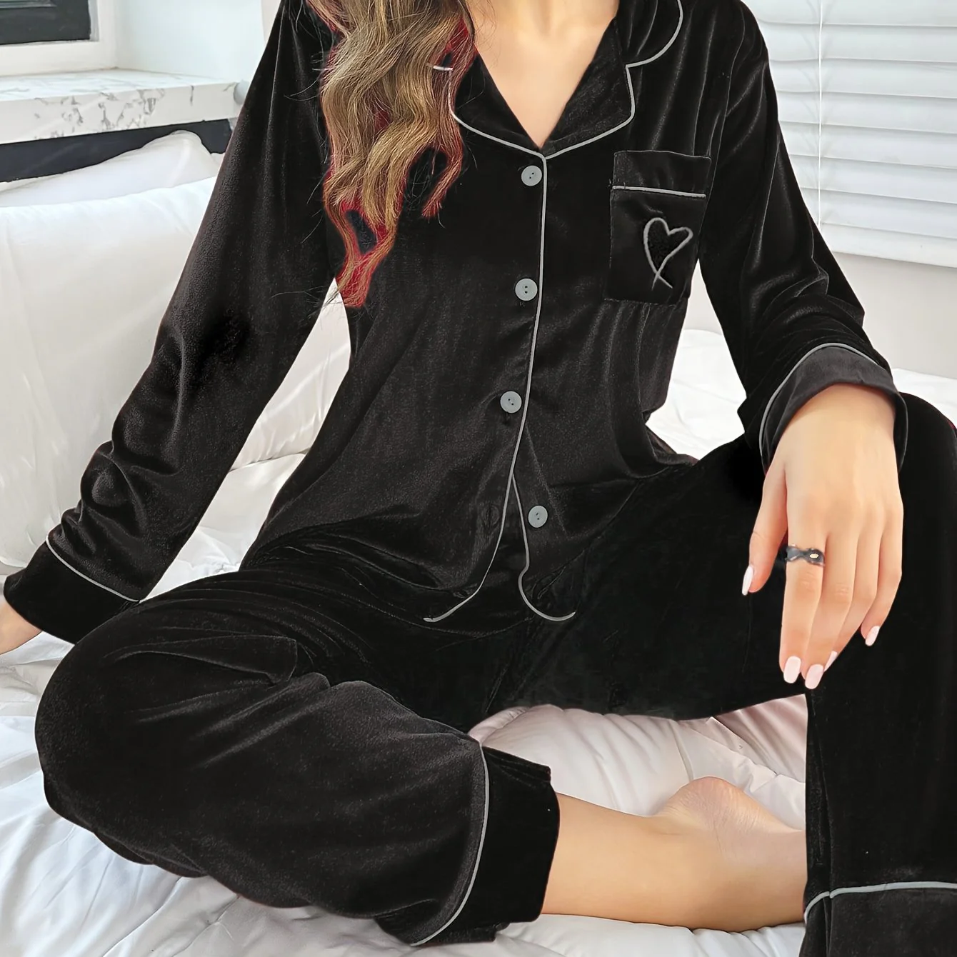 Ceylan Women’s Velvet Pajama Set Contrast Piping Detail - Image 3