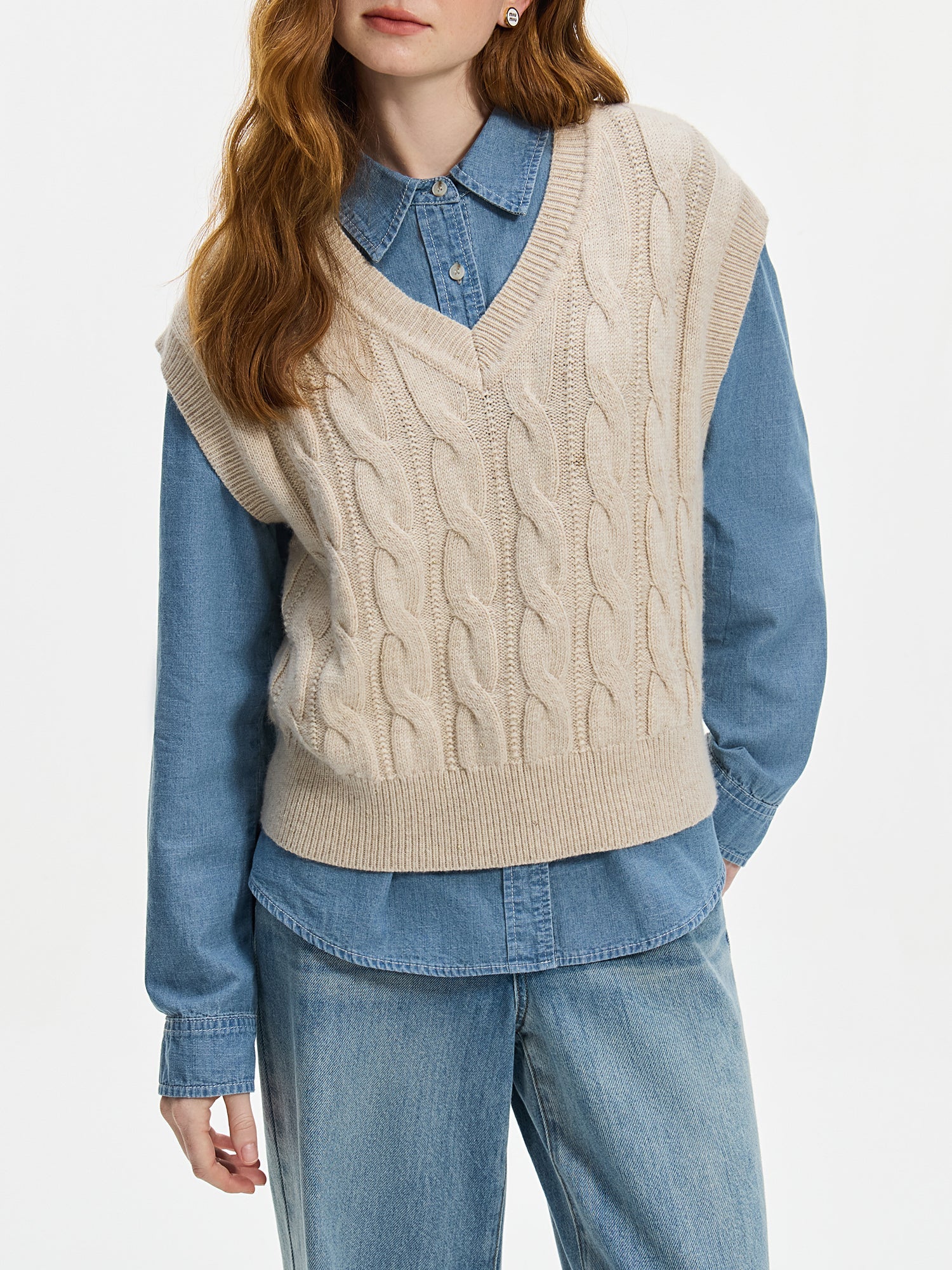 Ceylan Women's Sweater Vest, Cropped Cable Knit V-Neck - Image 2