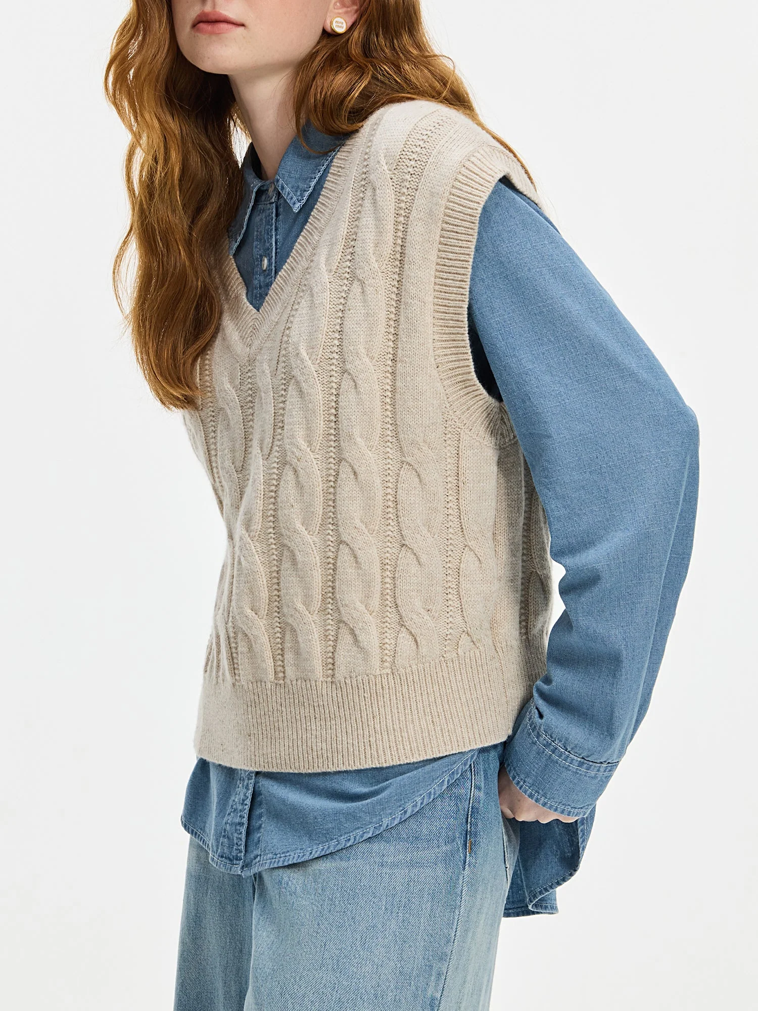 Ceylan Women's Sweater Vest, Cropped Cable Knit V-Neck - Image 3